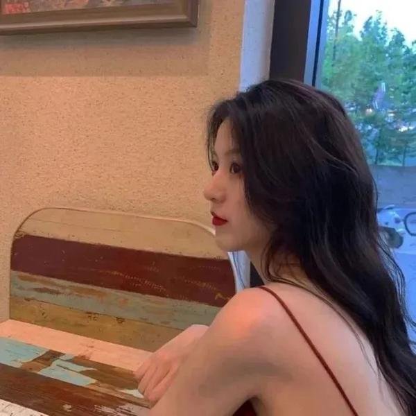 报告慕机长叶小姐单飞了